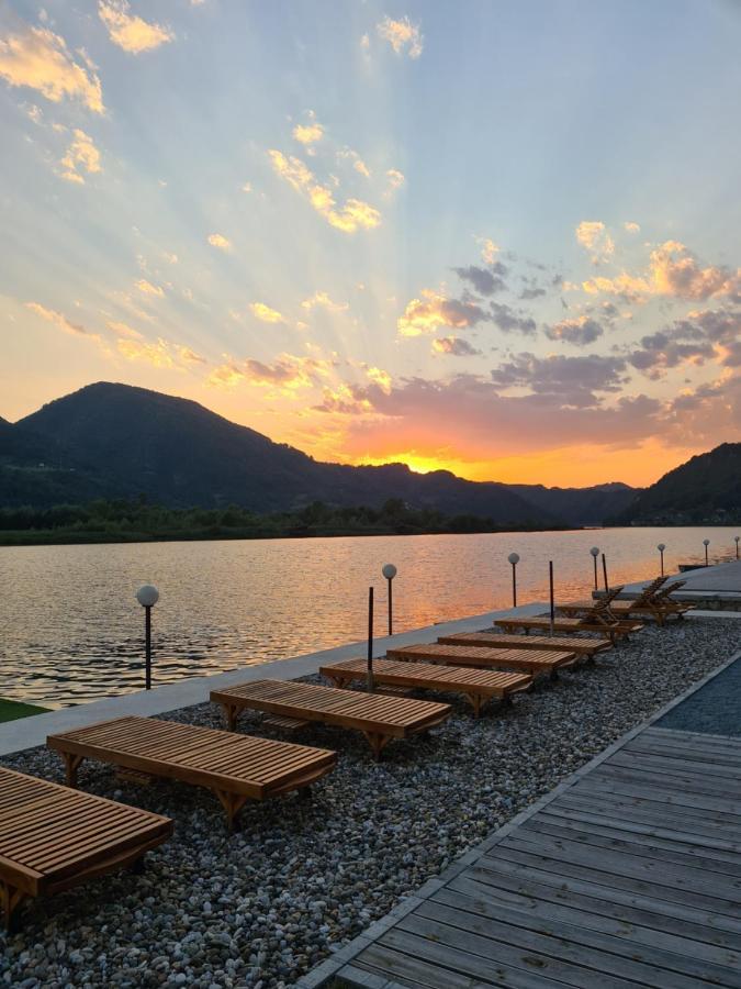 Montekarlo Na Drini Bed & Breakfast Mali Zvornik Ngoại thất bức ảnh