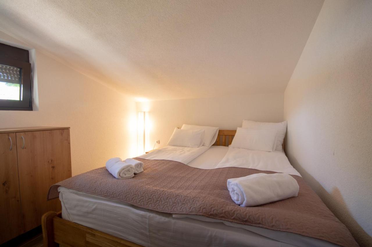 Montekarlo Na Drini Bed & Breakfast Mali Zvornik Ngoại thất bức ảnh